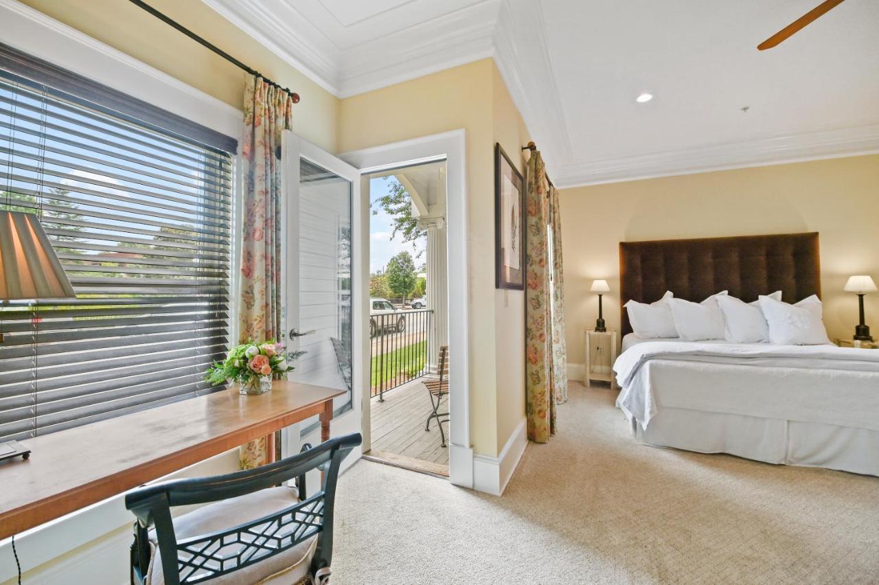 The James Madison Inn Εξωτερικό φωτογραφία