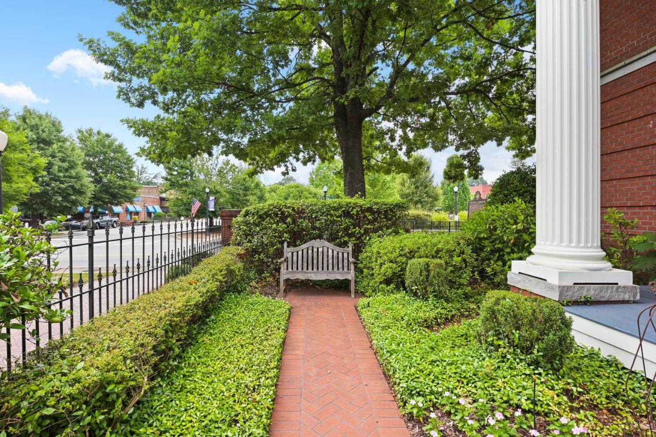 The James Madison Inn Εξωτερικό φωτογραφία